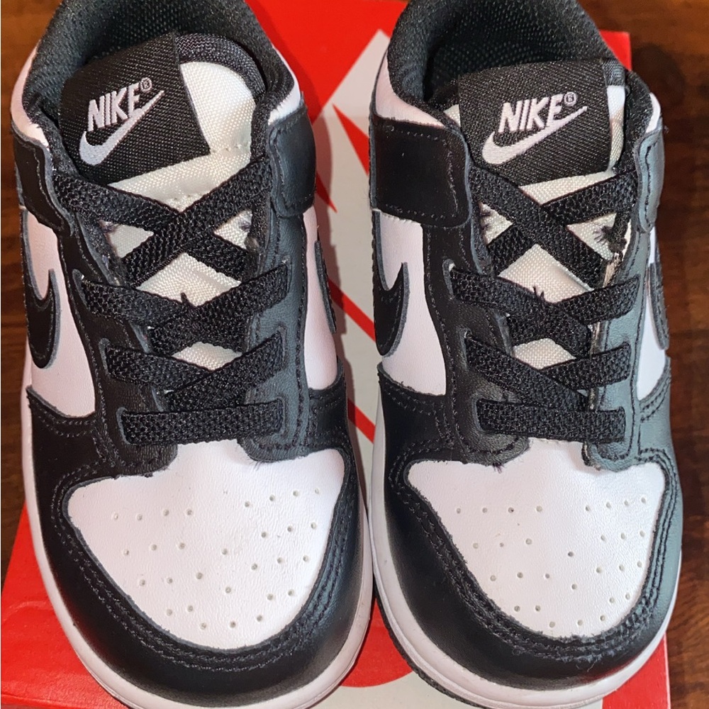 Nike Toddler Sneakers in Black and White
